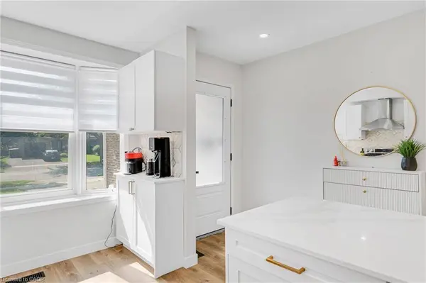 2265 Middlesmoor CRES, Burlington, ON L7P 3X2