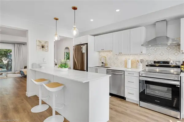 2265 Middlesmoor CRES, Burlington, ON L7P 3X2