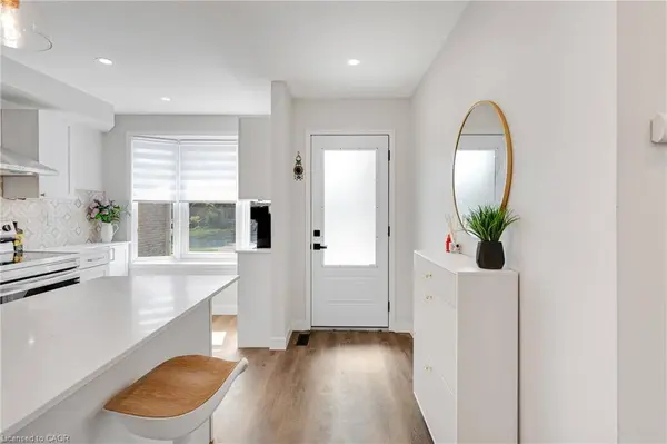 2265 Middlesmoor CRES, Burlington, ON L7P 3X2