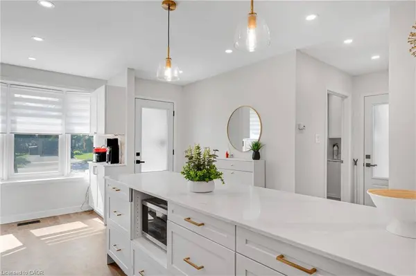 2265 Middlesmoor Crescent, Burlington, ON L7P 3X2