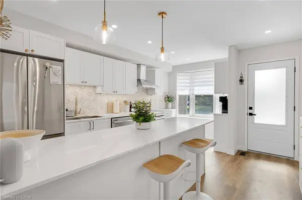 2265 Middlesmoor CRES, Burlington, ON L7P 3X2