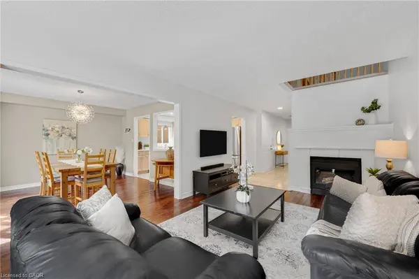 1194 Old Oak Drive, Oakville, ON L6M 3K7