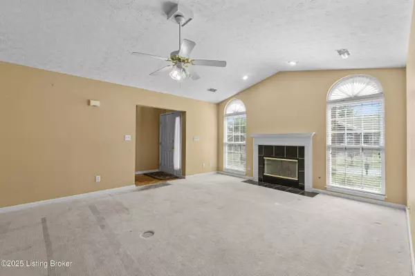 11007 Cambridge Commons Dr, Louisville, KY 40291