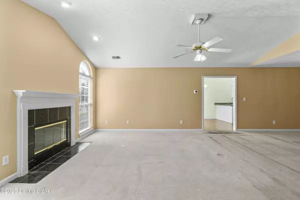 11007 Cambridge Commons Dr, Louisville, KY 40291