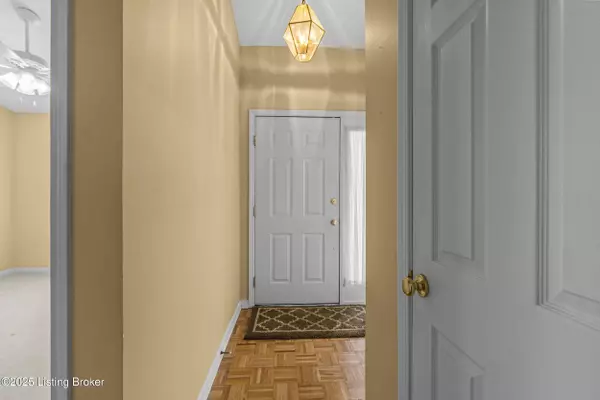 11007 Cambridge Commons Dr, Louisville, KY 40291