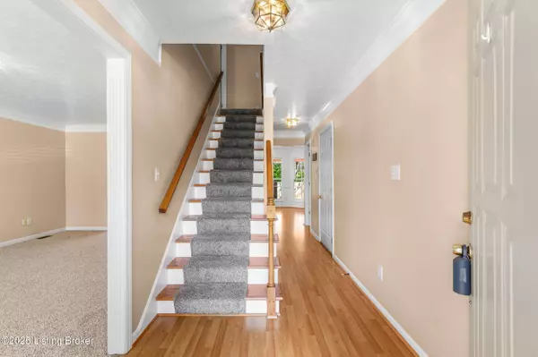 513 Auburn Oaks Dr, Louisville, KY 40214