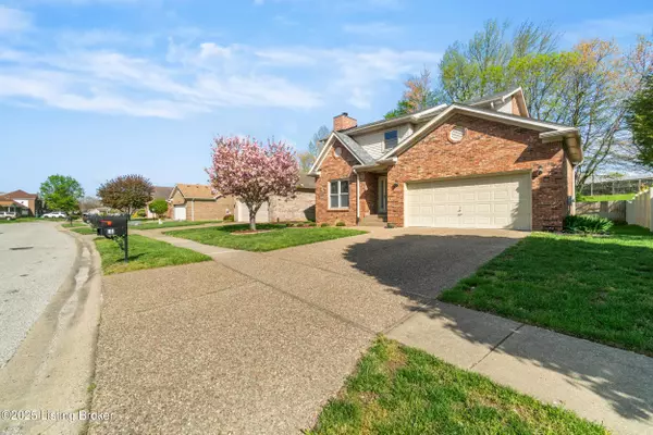 513 Auburn Oaks Dr, Louisville, KY 40214