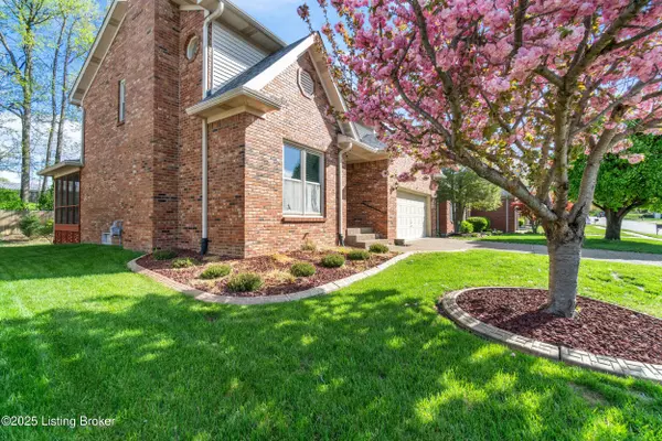 513 Auburn Oaks Dr, Louisville, KY 40214