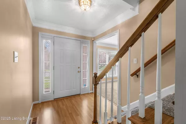 513 Auburn Oaks Dr, Louisville, KY 40214