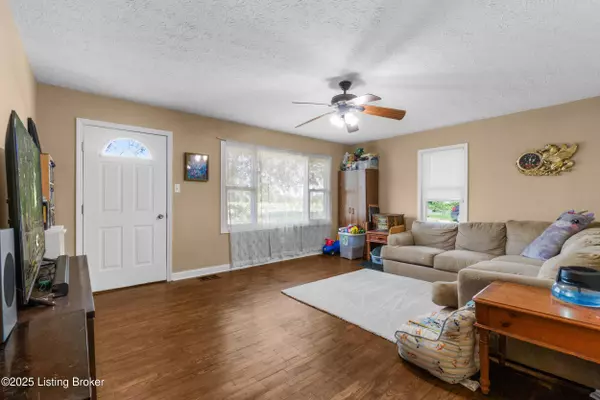 1255 Holy Cross Rd, Loretto, KY 40037