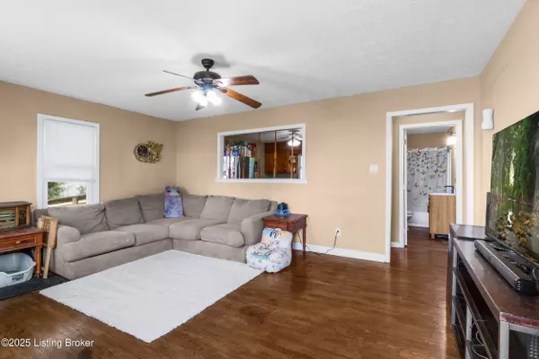 1255 Holy Cross Rd, Loretto, KY 40037