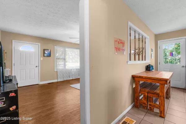 1255 Holy Cross Rd, Loretto, KY 40037