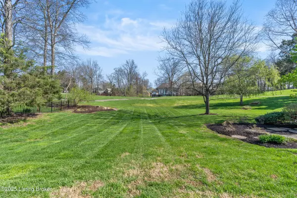 14801 Forest Oaks Dr, Louisville, KY 40245