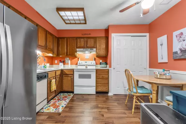 8101 Wendamoor Dr #27, Louisville, KY 40228