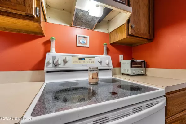 8101 Wendamoor Dr #27, Louisville, KY 40228