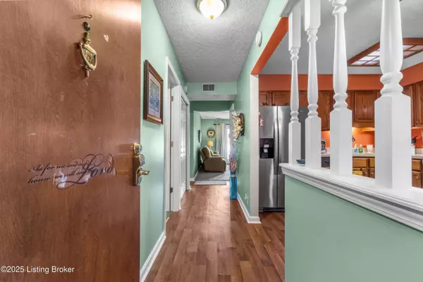 8101 Wendamoor Dr #27, Louisville, KY 40228