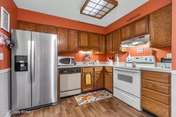 8101 Wendamoor Dr #27, Louisville, KY 40228