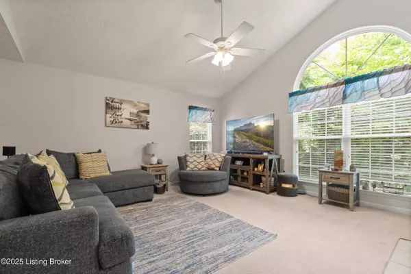 1002 White Pine Pl, La Grange, KY 40031