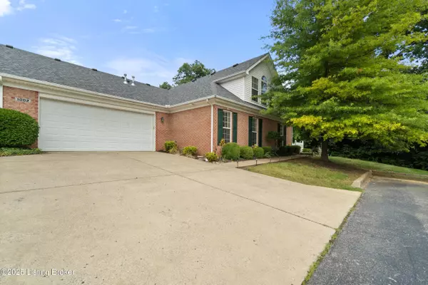 1002 White Pine Pl, La Grange, KY 40031