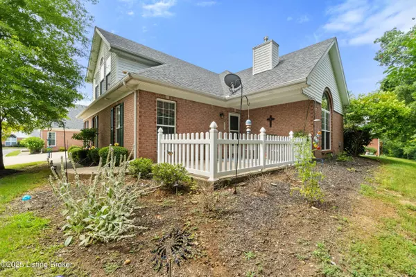 1002 White Pine Pl, La Grange, KY 40031