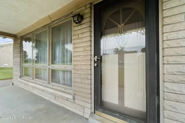 204 Hillbrook Dr, Shepherdsville, KY 40165