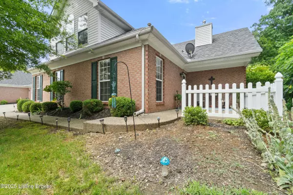 1002 White Pine Pl, La Grange, KY 40031