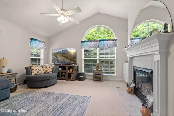 1002 White Pine Pl, La Grange, KY 40031