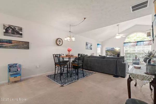 1002 White Pine Pl, La Grange, KY 40031