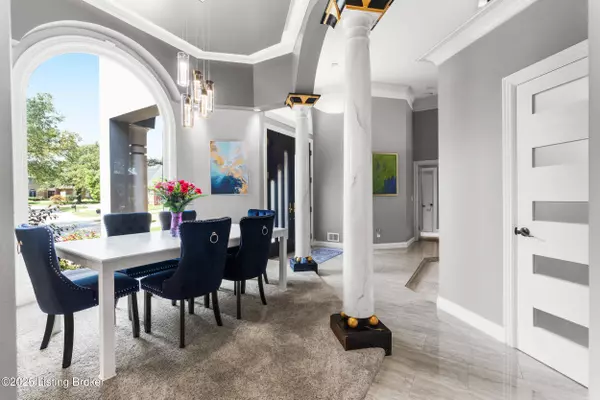 1300 Golden Springs Ct, Louisville, KY 40205