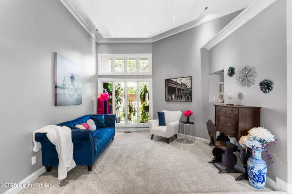 1300 Golden Springs Ct, Louisville, KY 40205