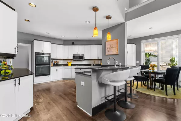 1300 Golden Springs Ct, Louisville, KY 40205