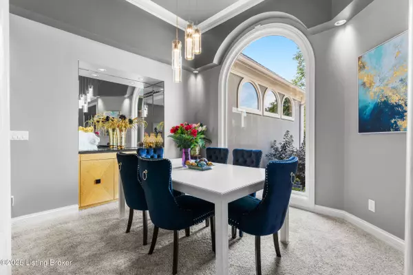 1300 Golden Springs Ct, Louisville, KY 40205