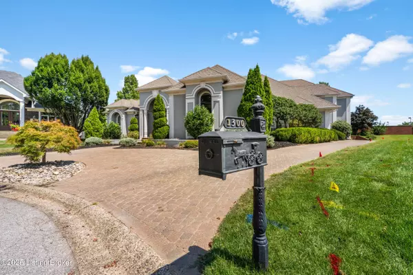 1300 Golden Springs Ct, Louisville, KY 40205