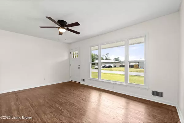 3305 Lindenwood Dr, Louisville, KY 40216