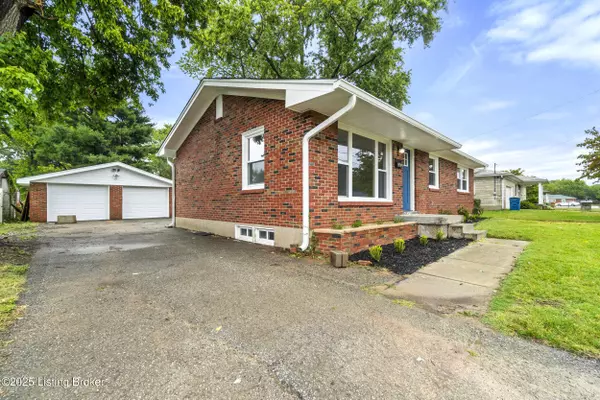 3305 Lindenwood Dr, Louisville, KY 40216