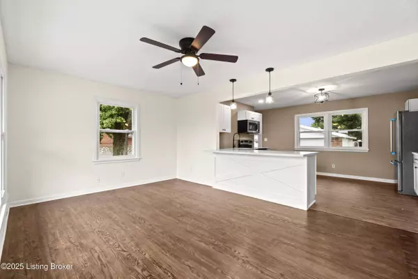 3305 Lindenwood Dr, Louisville, KY 40216