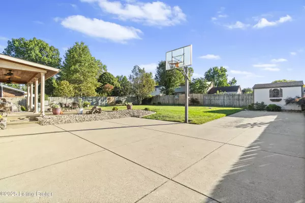 6614 Hollow Tree Rd, Louisville, KY 40228