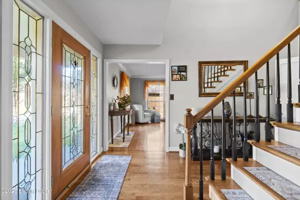 6614 Hollow Tree Rd, Louisville, KY 40228