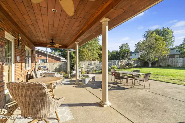 6614 Hollow Tree Rd, Louisville, KY 40228