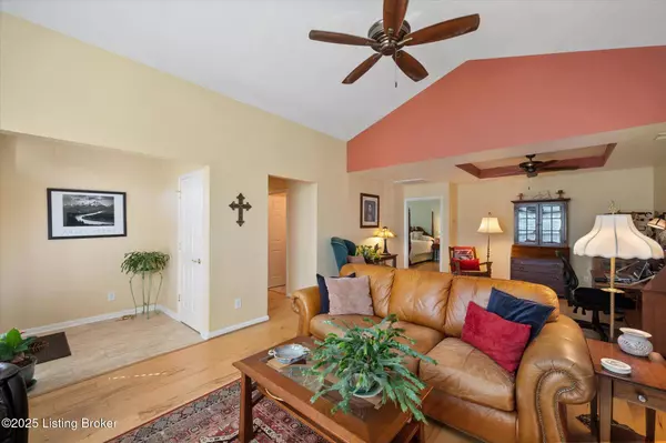 6501 Park Gate Ct, Louisville, KY 40229