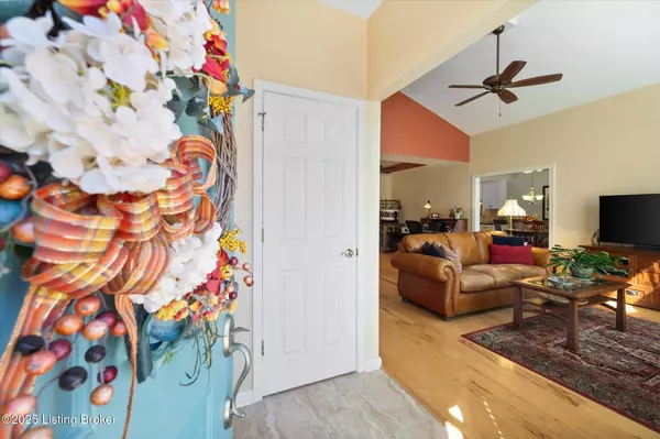 6501 Park Gate Ct, Louisville, KY 40229