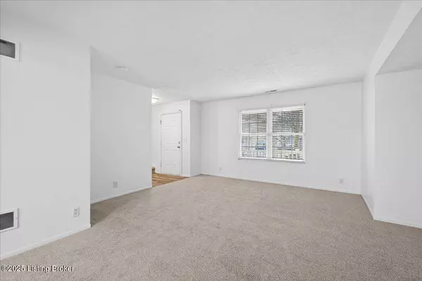 6508 Hunters Creek Blvd, Louisville, KY 40258