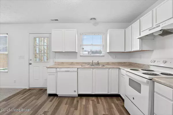 6508 Hunters Creek Blvd, Louisville, KY 40258