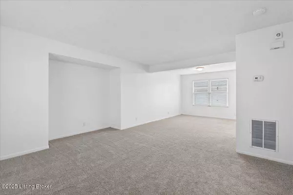 6508 Hunters Creek Blvd, Louisville, KY 40258