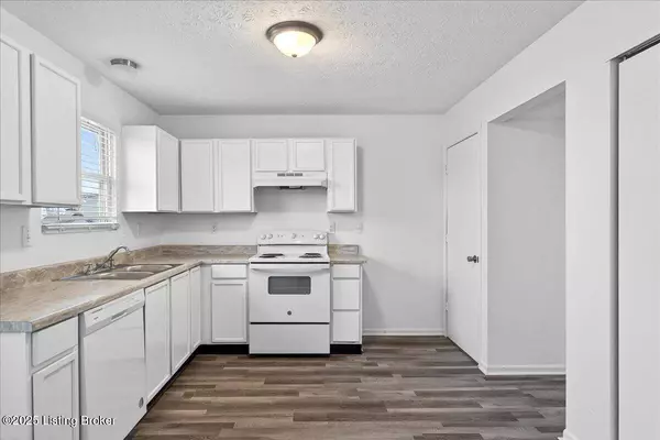 6508 Hunters Creek Blvd, Louisville, KY 40258