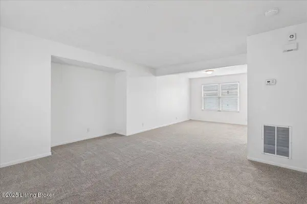 6508 Hunters Creek Blvd, Louisville, KY 40258