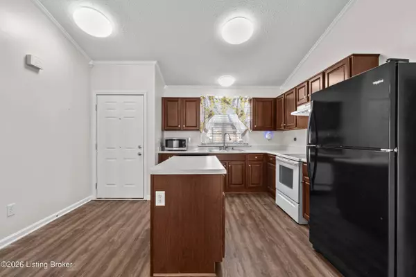 140 Charlton Wynde Dr, Louisville, KY 40245