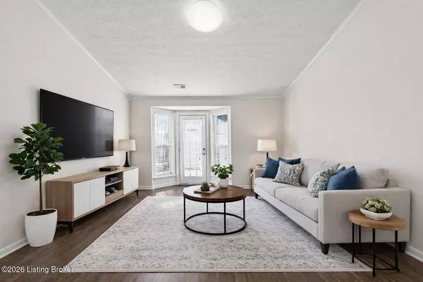 140 Charlton Wynde Dr, Louisville, KY 40245