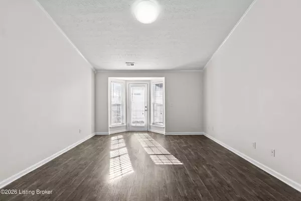 140 Charlton Wynde Dr, Louisville, KY 40245