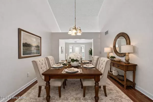 140 Charlton Wynde Dr, Louisville, KY 40245